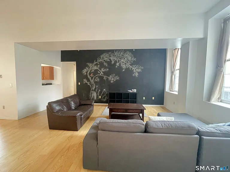 196 Crown St #210 — Photo 4