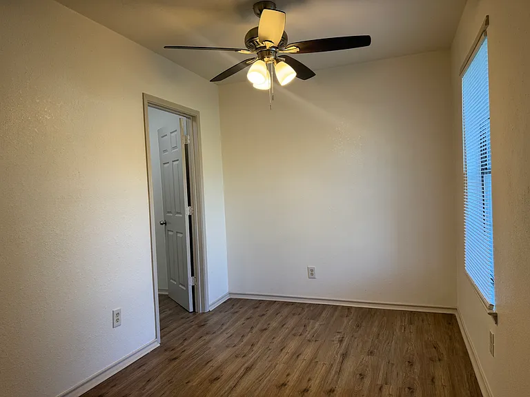 3731 Avenue M — Photo 22