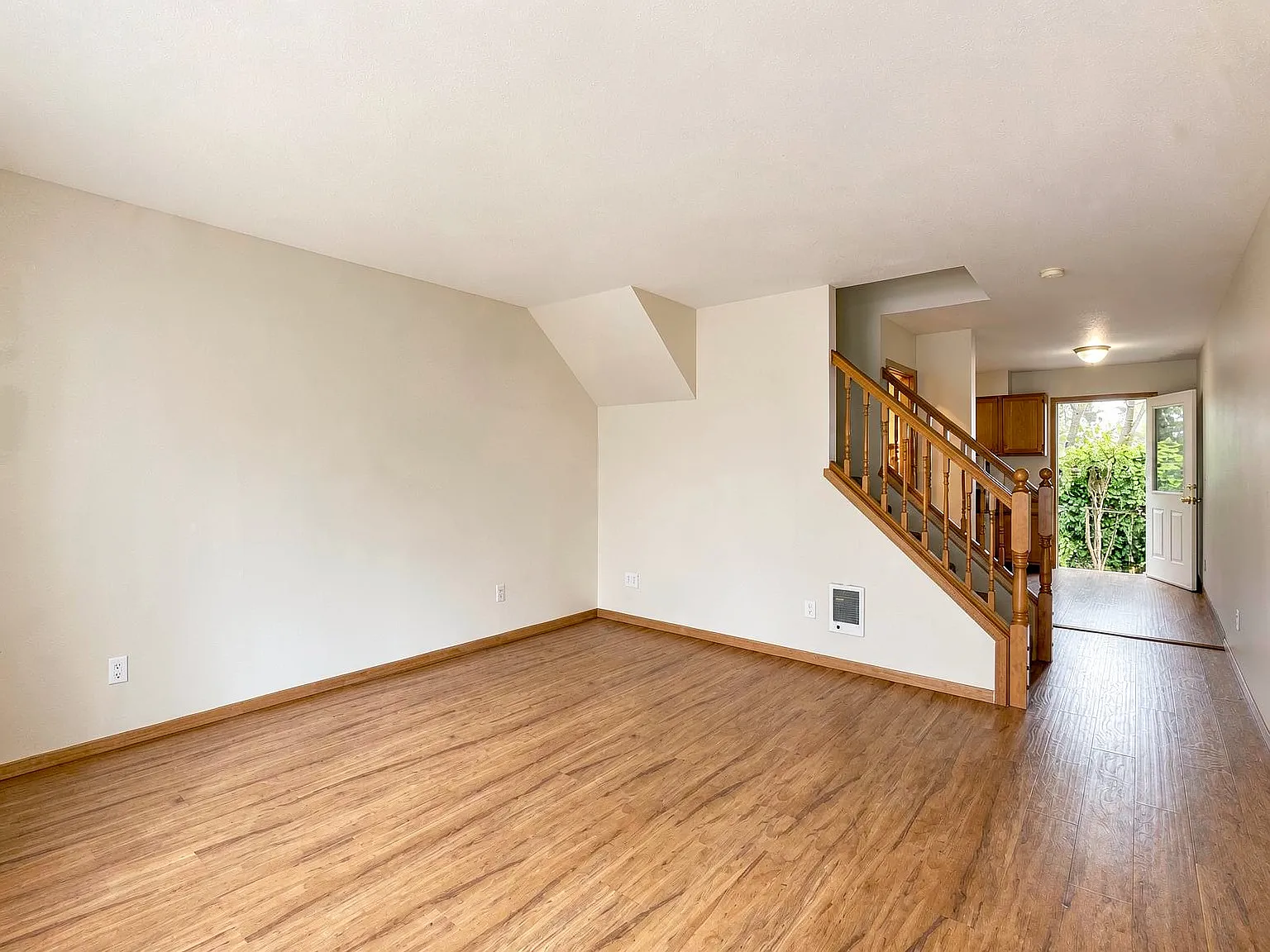 2 bed, 1.5 bath, 1000 sqft, $1,495 — Photo 3