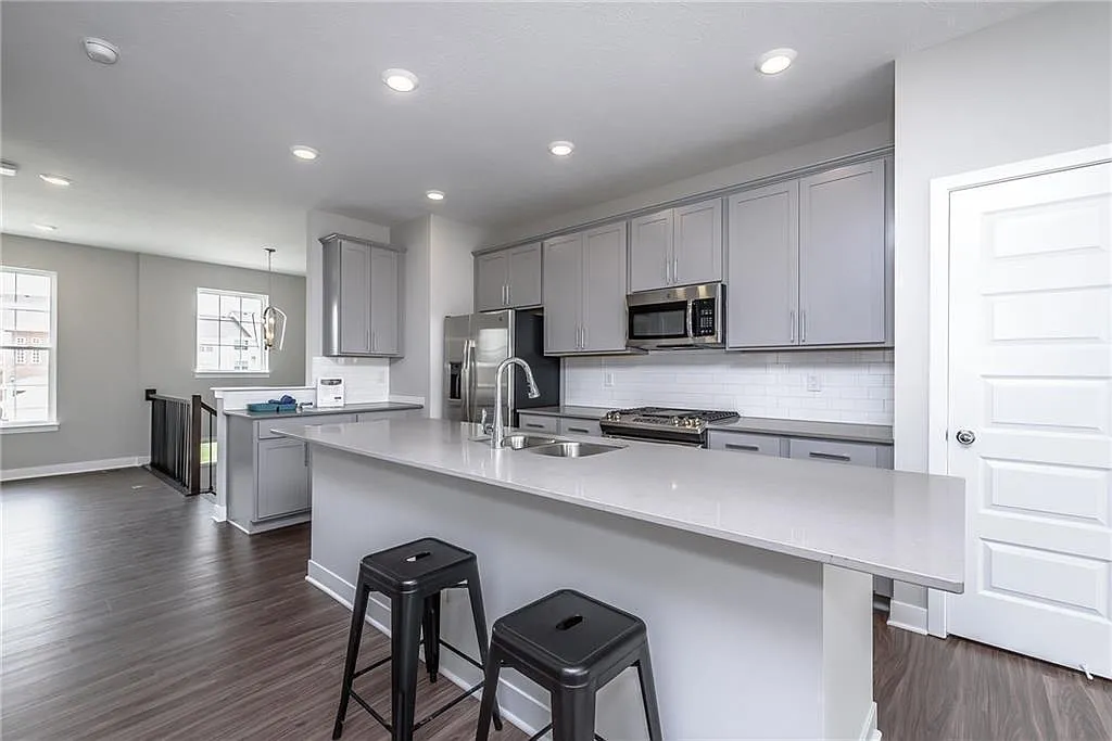 3 bed, 3.5 bath, 1753 sqft, $2,550 — Photo 3