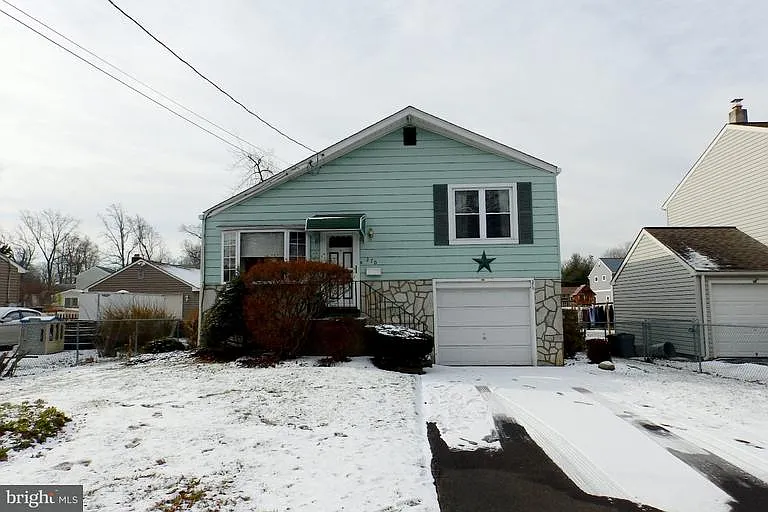 370 Lemon St photo 1