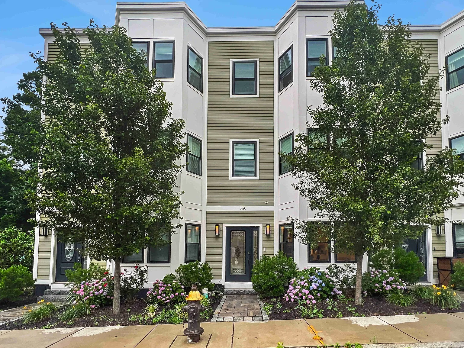 3 bed, 2.5 bath, 1516 sqft, $4,300 — Photo 3