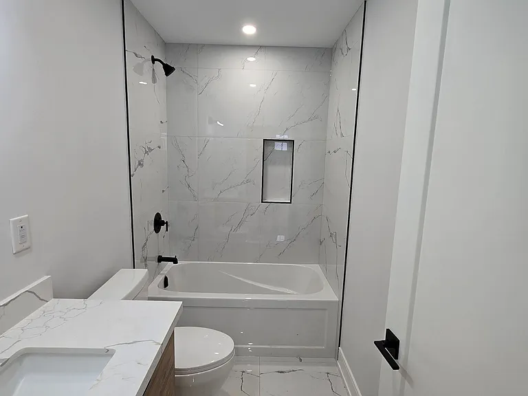 7394 Splendour Dr #LOWER — Photo 8