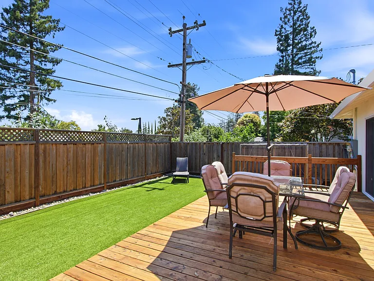 215 Longridge Rd — Photo 20