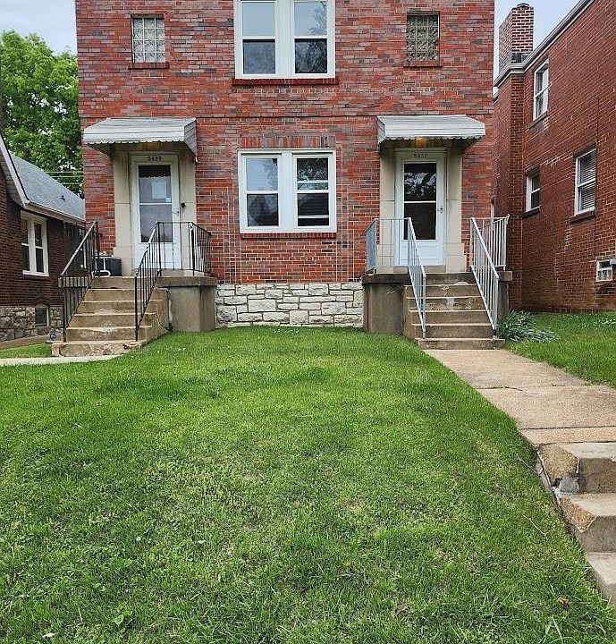 Front of house 5437 Rhodes Ave. Right side entry