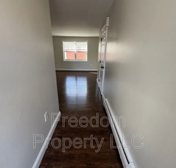 569 Center St #7 — Photo 14