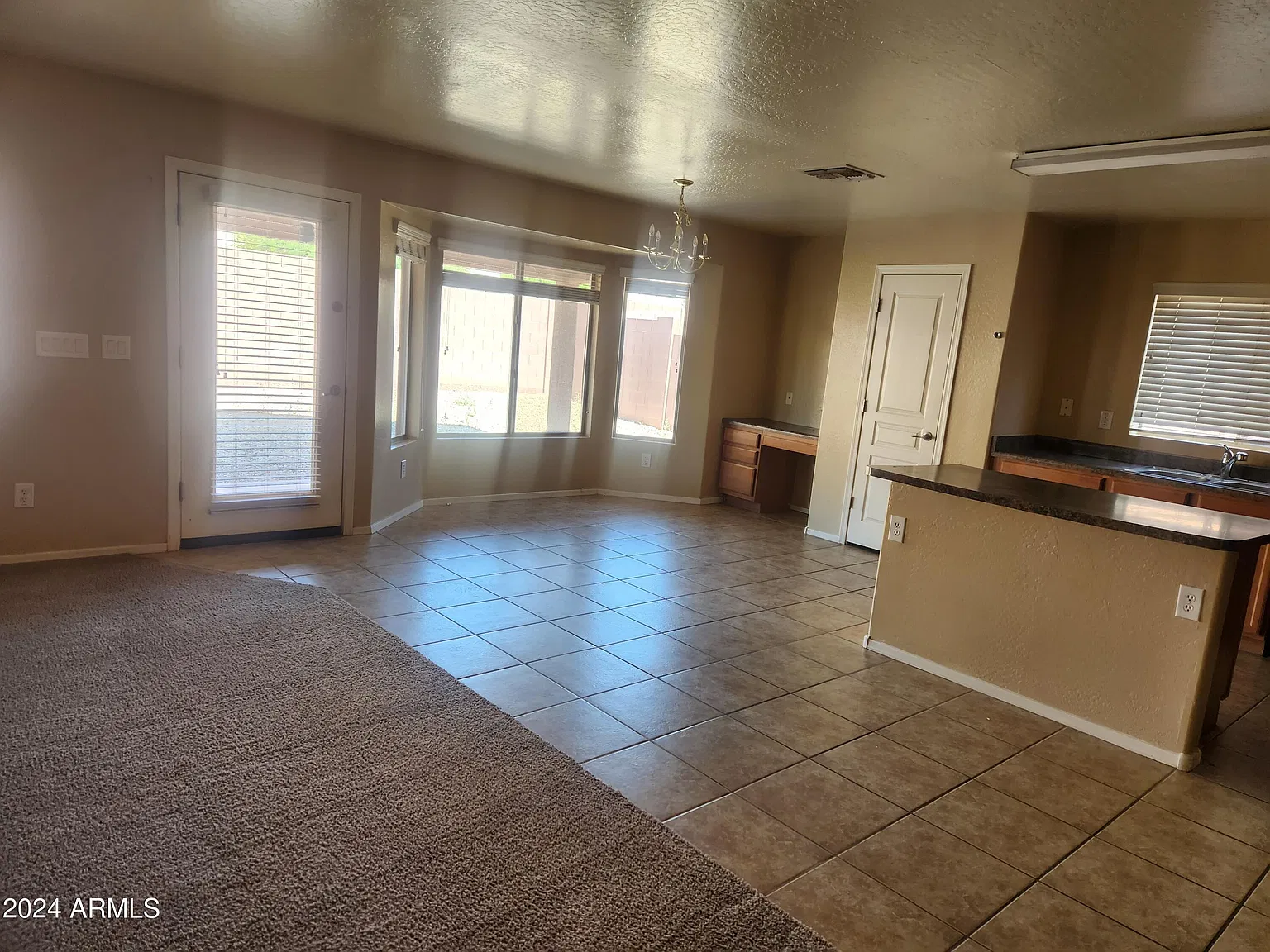 4 bed, 3.0 bath, 2469 sqft, $2,000 — Photo 4