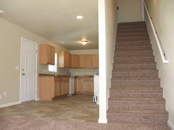 4th image of 728 Custer Ave