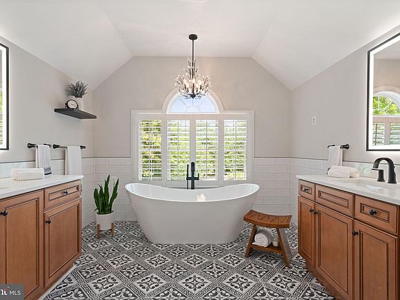 3rd image of 335 Gentle Breeze Cir