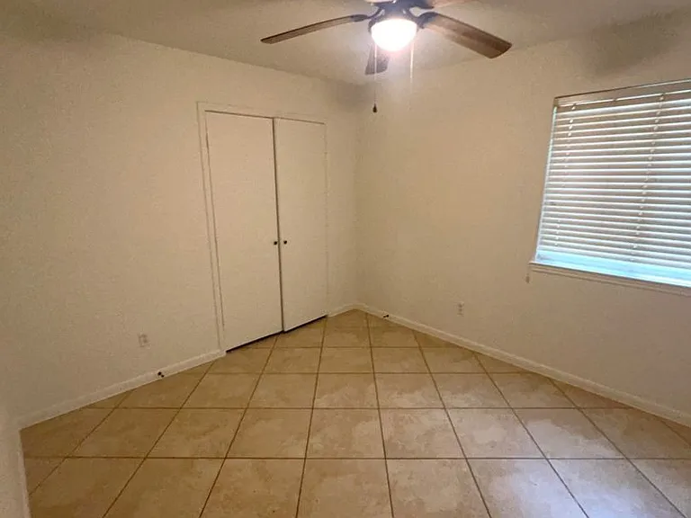 810 Chance Ln — Photo 12