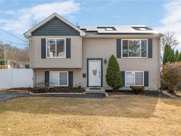 2 Scenic Dr, Johnston, RI 02919