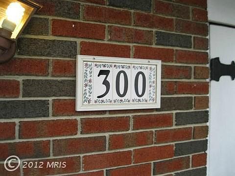 2nd image of 300 Woodpoint Ave