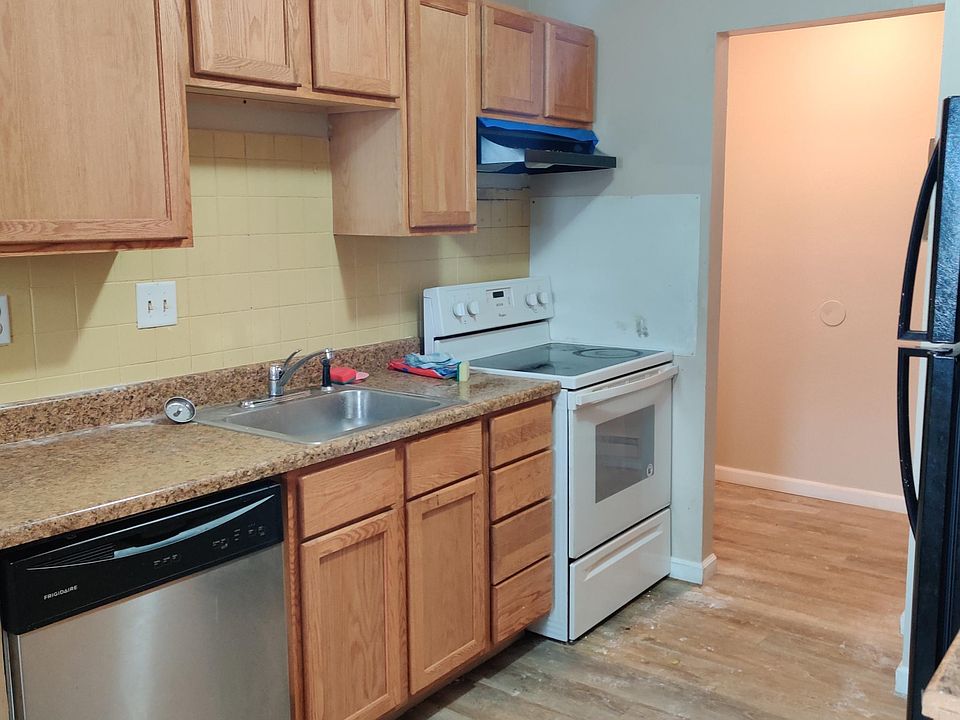 1st image of 728 Gordon Smith Blvd #4