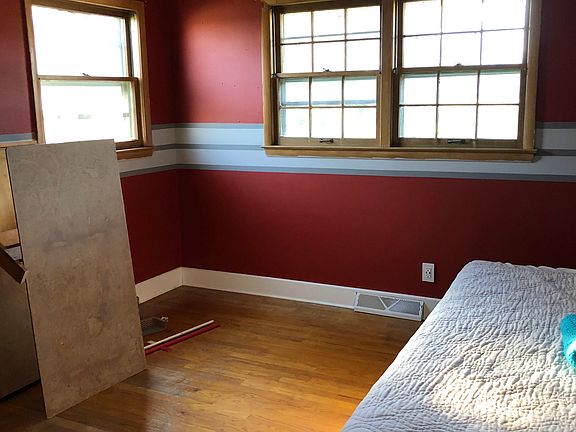 5th image of 15750 Hill Ct