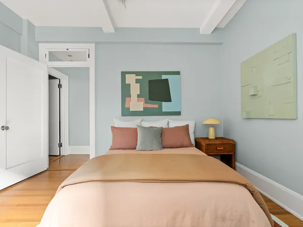 212 East 48th Street image 6 of 14