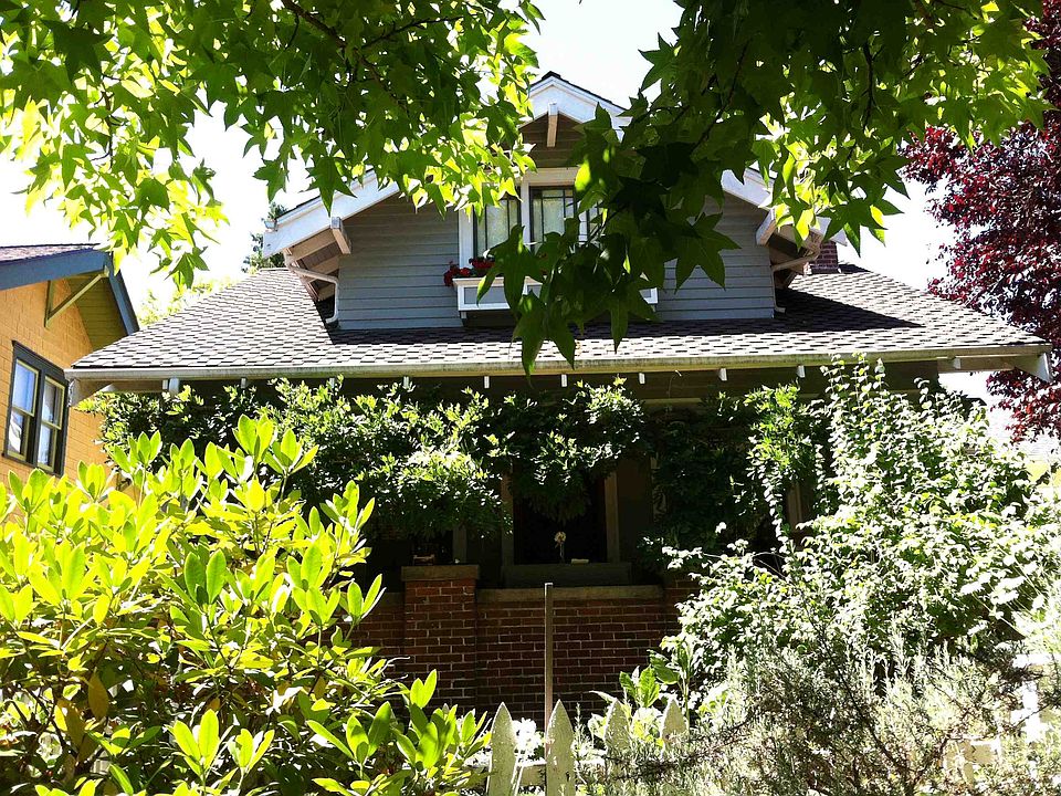 2nd image of 6219 Brooklyn Ave NE