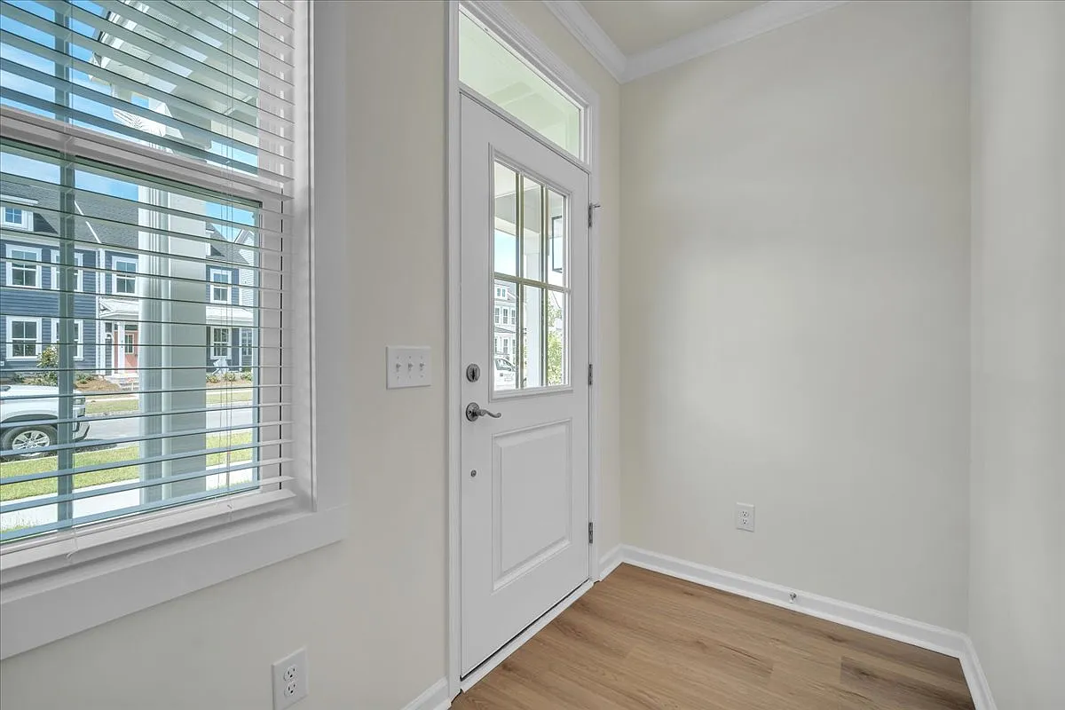 613 Southview Ln — Photo 4
