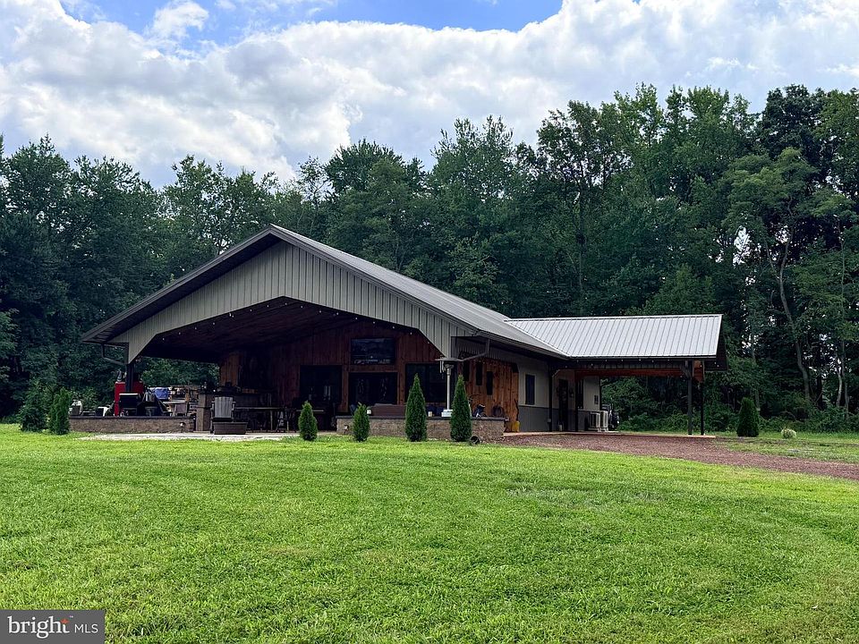 1st image of 179 Quaker Neck Rd