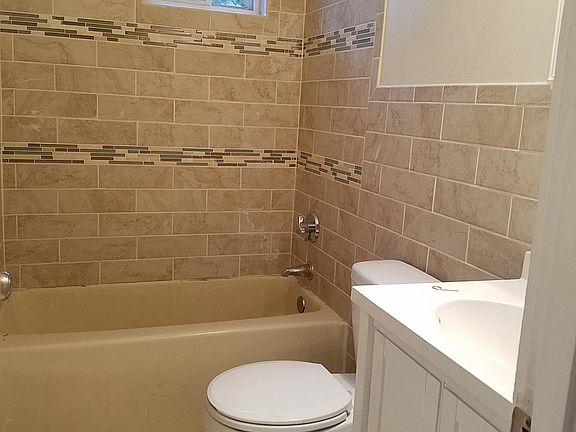 BRAND NEW CERAMIC TILE BATHROOM