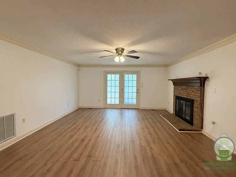 2071 Howlong Ave — Photo 3