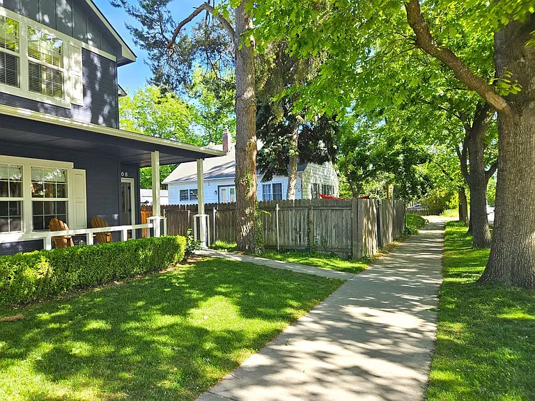 2208 N 30th St — Photo 25