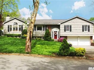 6 Chanticleer Ct, Huntington, NY 11743