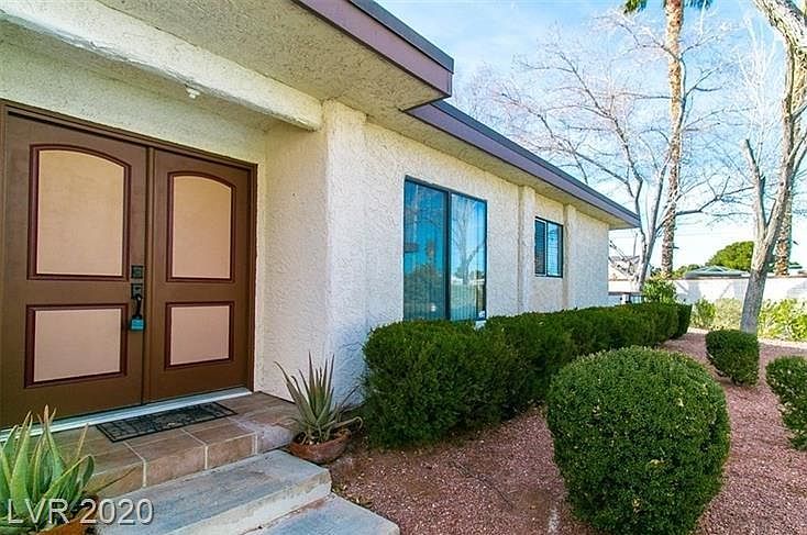 1st image of 2566 Laconia Ave