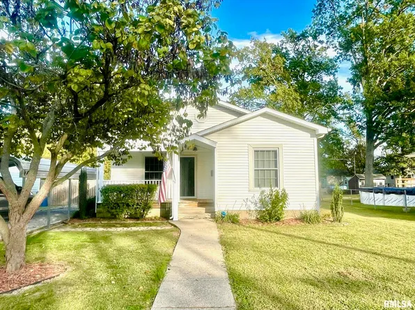 1206 S Commercial St, Benton, IL 62812