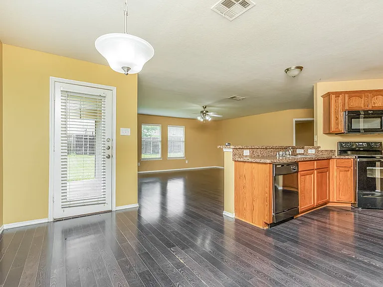2015 Woodhurst Trl — Photo 10