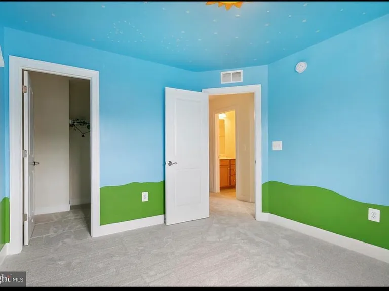 Caledonia Meadow Dr — Photo 19