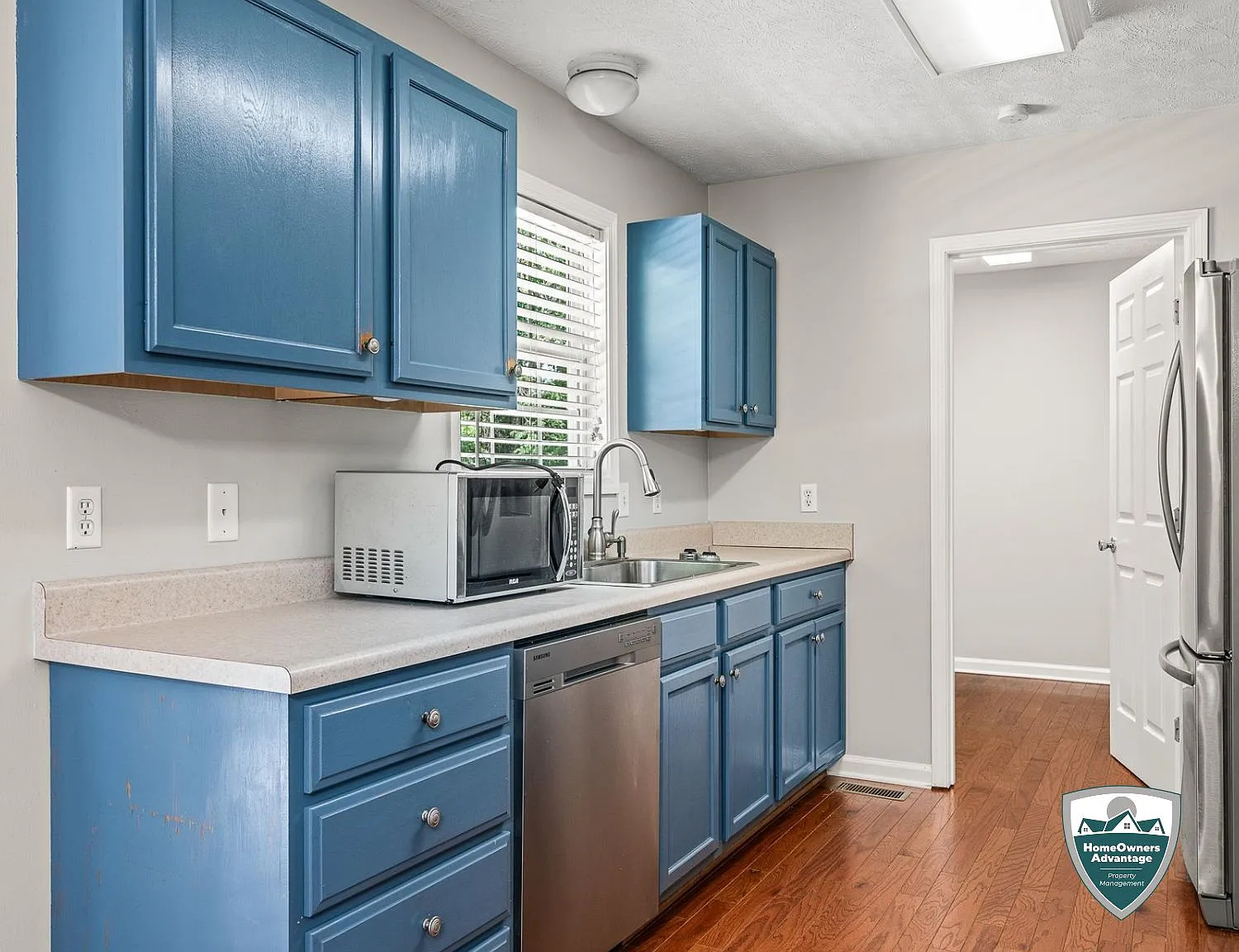 3 bed, 2071 sqft, $1,975 — Photo 2