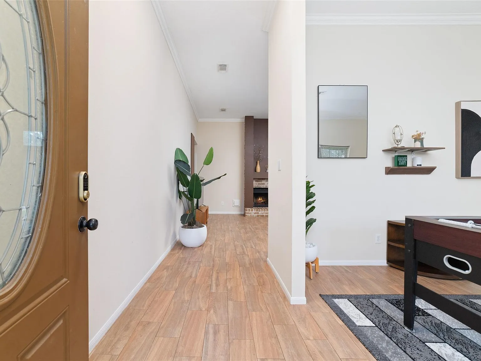 4 bed, 2.0 bath, 1849 sqft, $2,650 — Photo 4