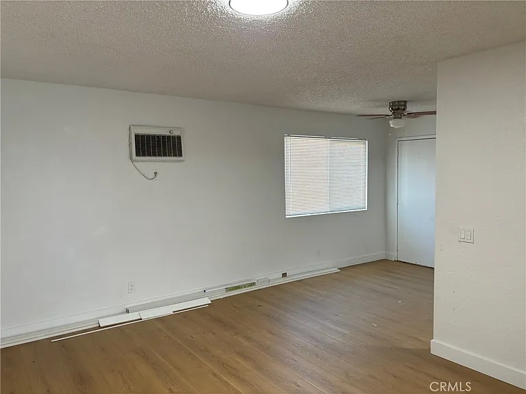 2556 Diamond St — Photo 4