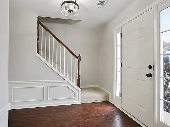 4 bed, 2.5 bath, 2072 sqft, $3,200 — Photo 2