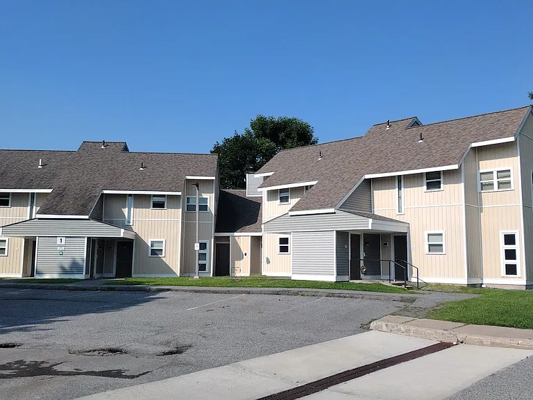 Golden Park Apartments — Photo 2