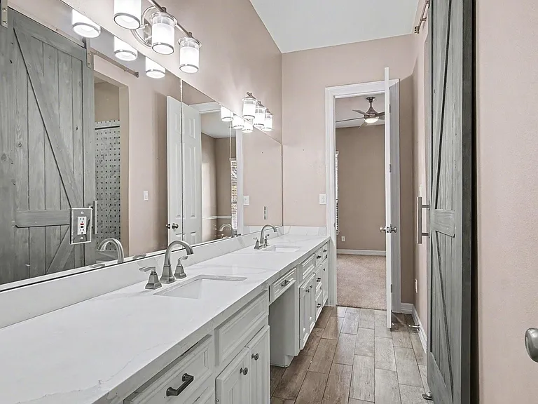15569 Crown Oaks Dr — Photo 25