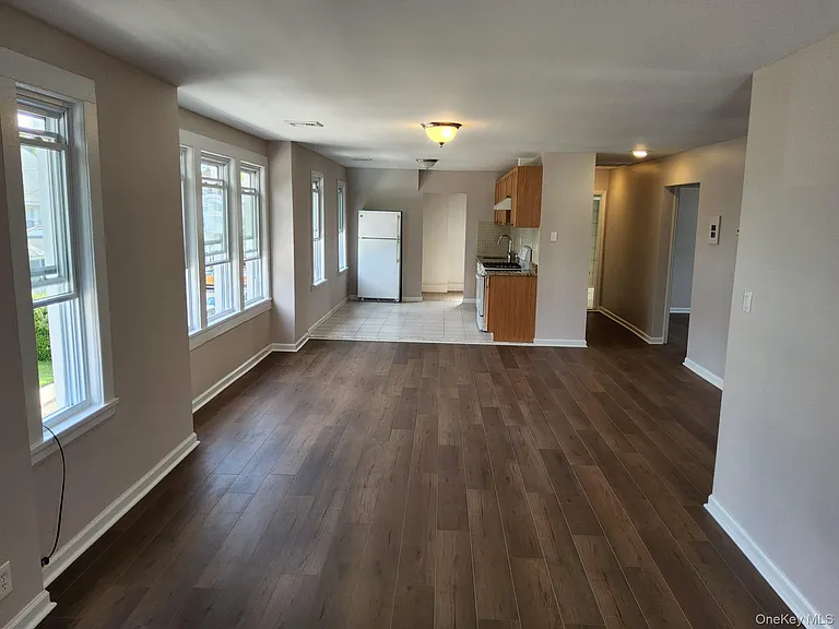 90 Hempstead Ave — Photo 2