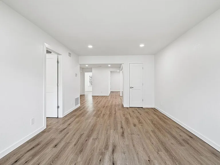 4816 Amesbury Dr #128 — Photo 9