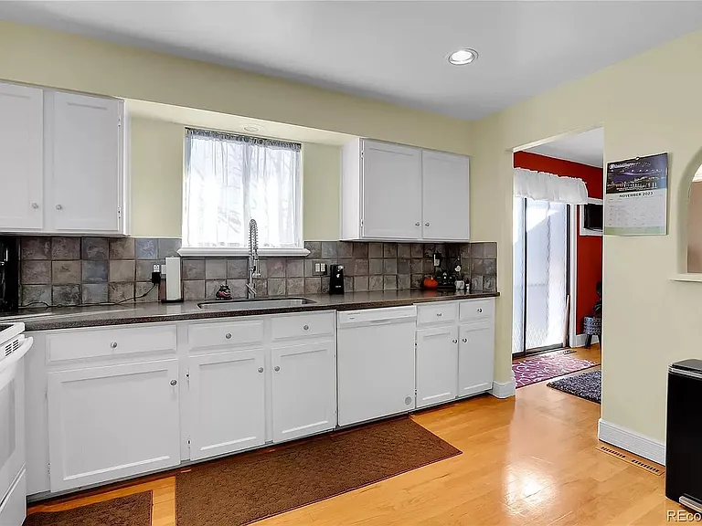 10610 Albion St — Photo 3
