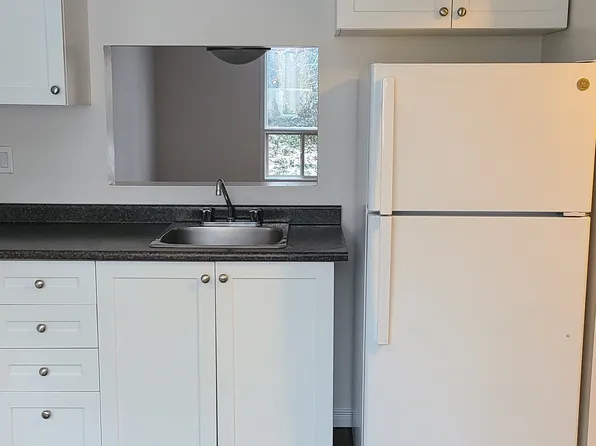 1216 Commissioners Rd W #11, London, ON N6K 4H7