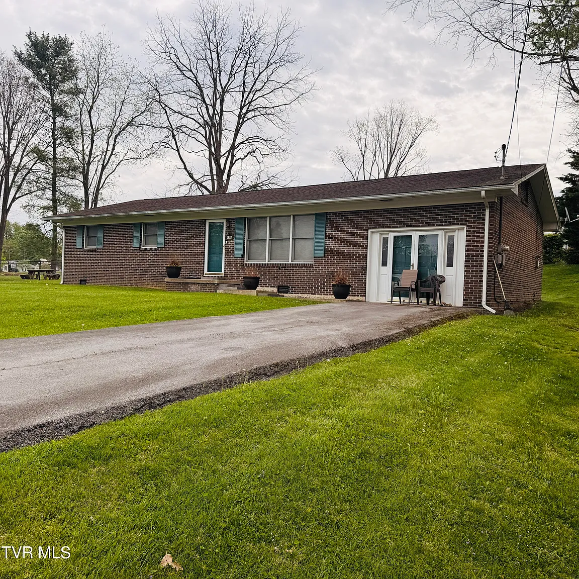136 Longview Rd photo 1