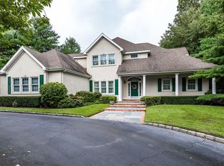 5 Morgan Ln, Locust Valley, NY 11560