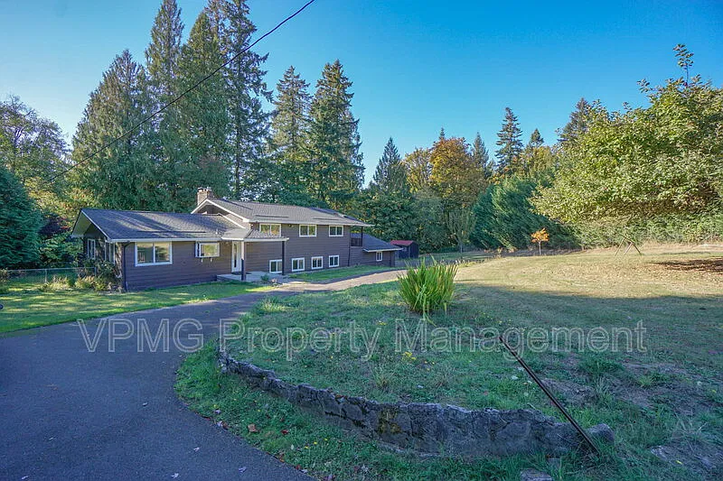 4 bed, 3.0 bath, 2876 sqft, $3,795 — Photo 3