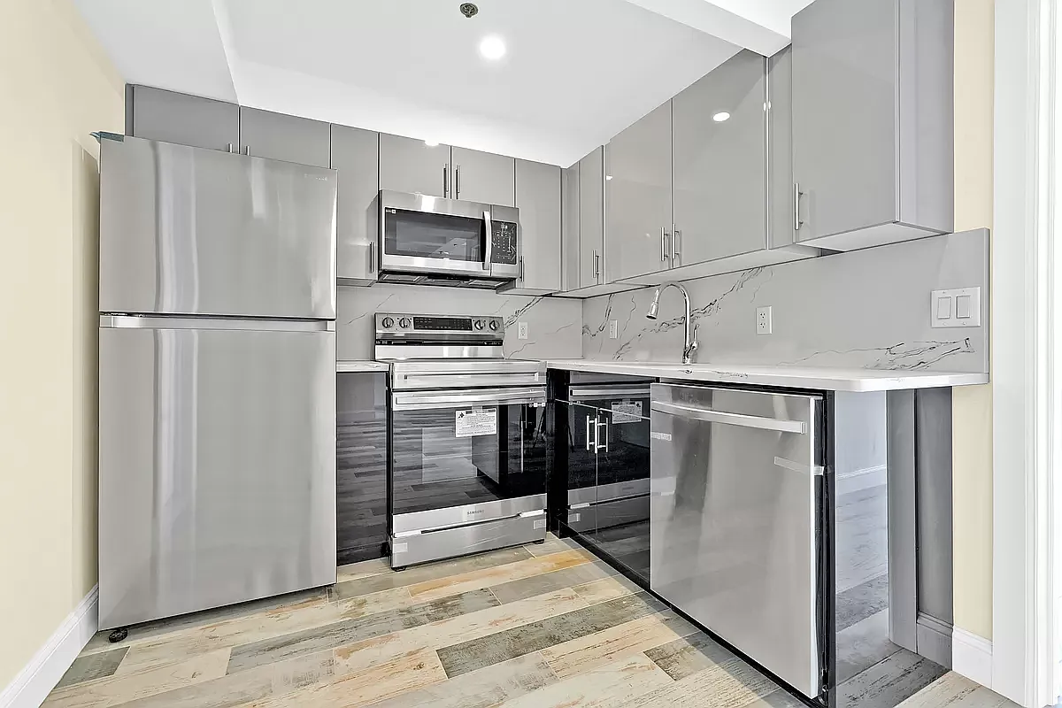 26-31 3rd St #22 photo 1