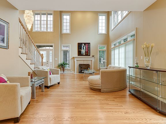 5th image of 175 Annalisa Ct