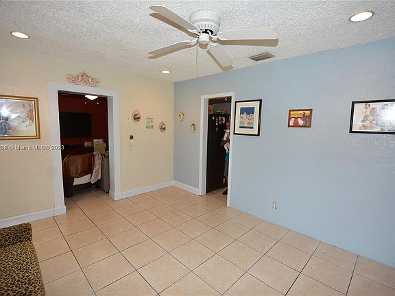 3rd image of 411 NE 58th St