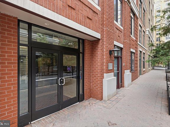 4th image of 1201 N Garfield St APT 114