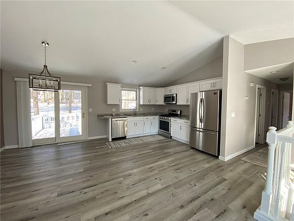 2nd image of 36 Oak Hill Dr