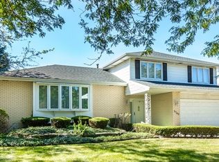 5740 Deer Creek Ln, Westmont, IL