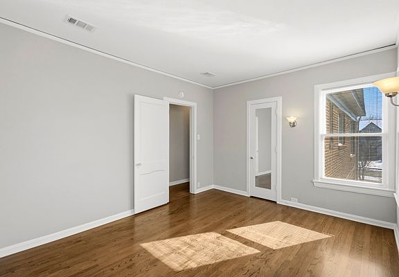 4th image of 6241 Richmond Ave #2